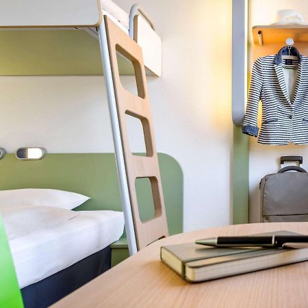 Ibis Budget Newport Esterno foto