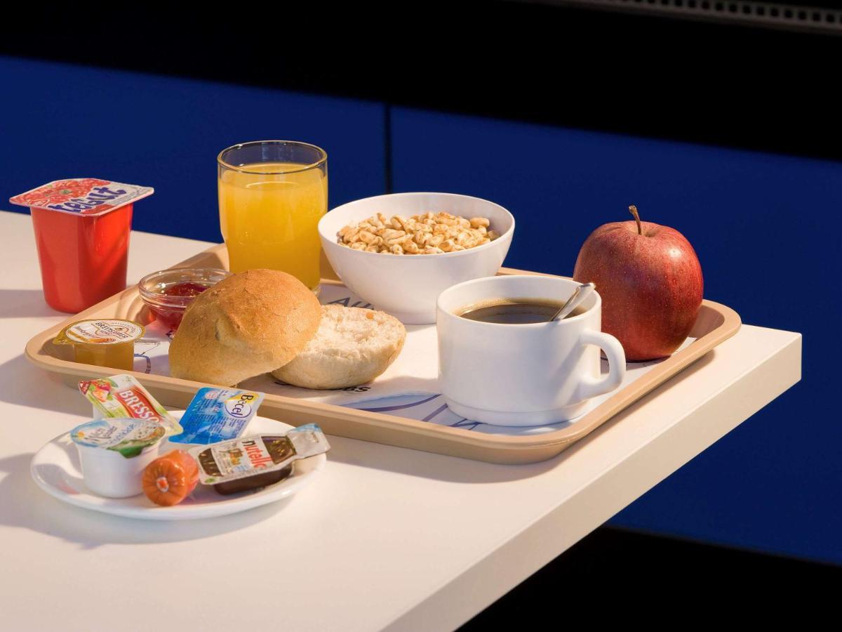 Ibis Budget Newport Esterno foto