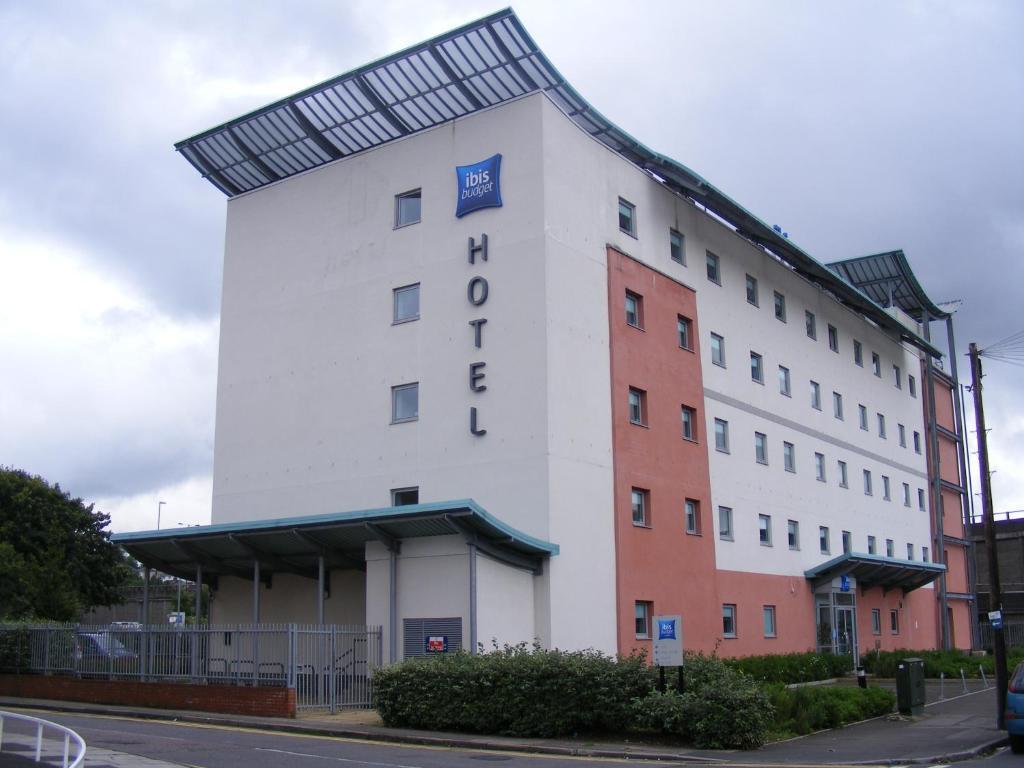 Ibis Budget Newport Esterno foto