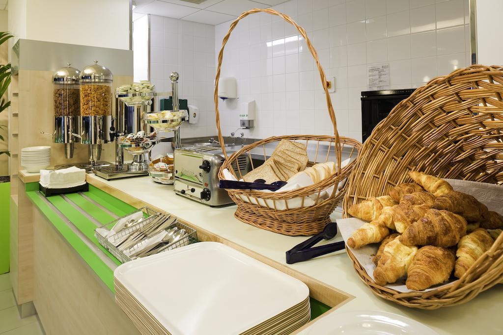 Ibis Budget Newport Esterno foto