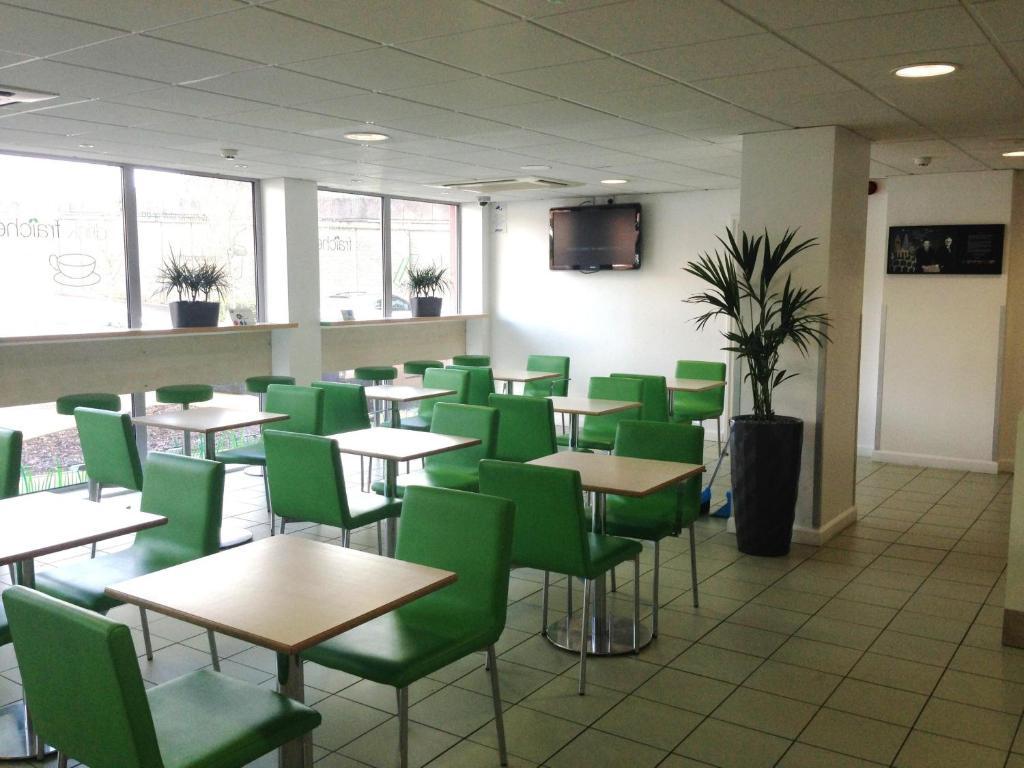 Ibis Budget Newport Esterno foto