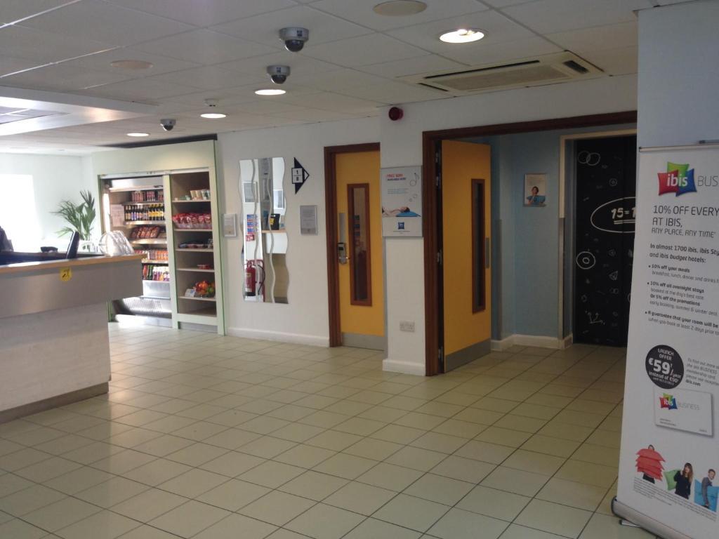 Ibis Budget Newport Esterno foto