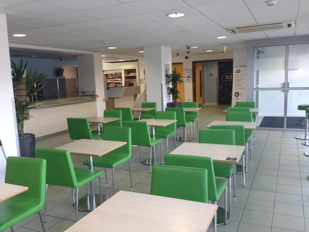 Ibis Budget Newport Esterno foto