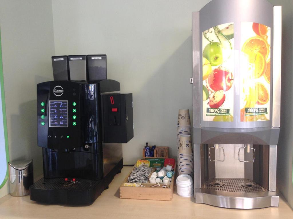 Ibis Budget Newport Esterno foto