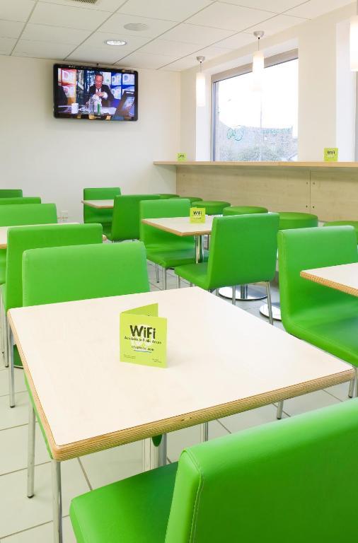 Ibis Budget Newport Esterno foto