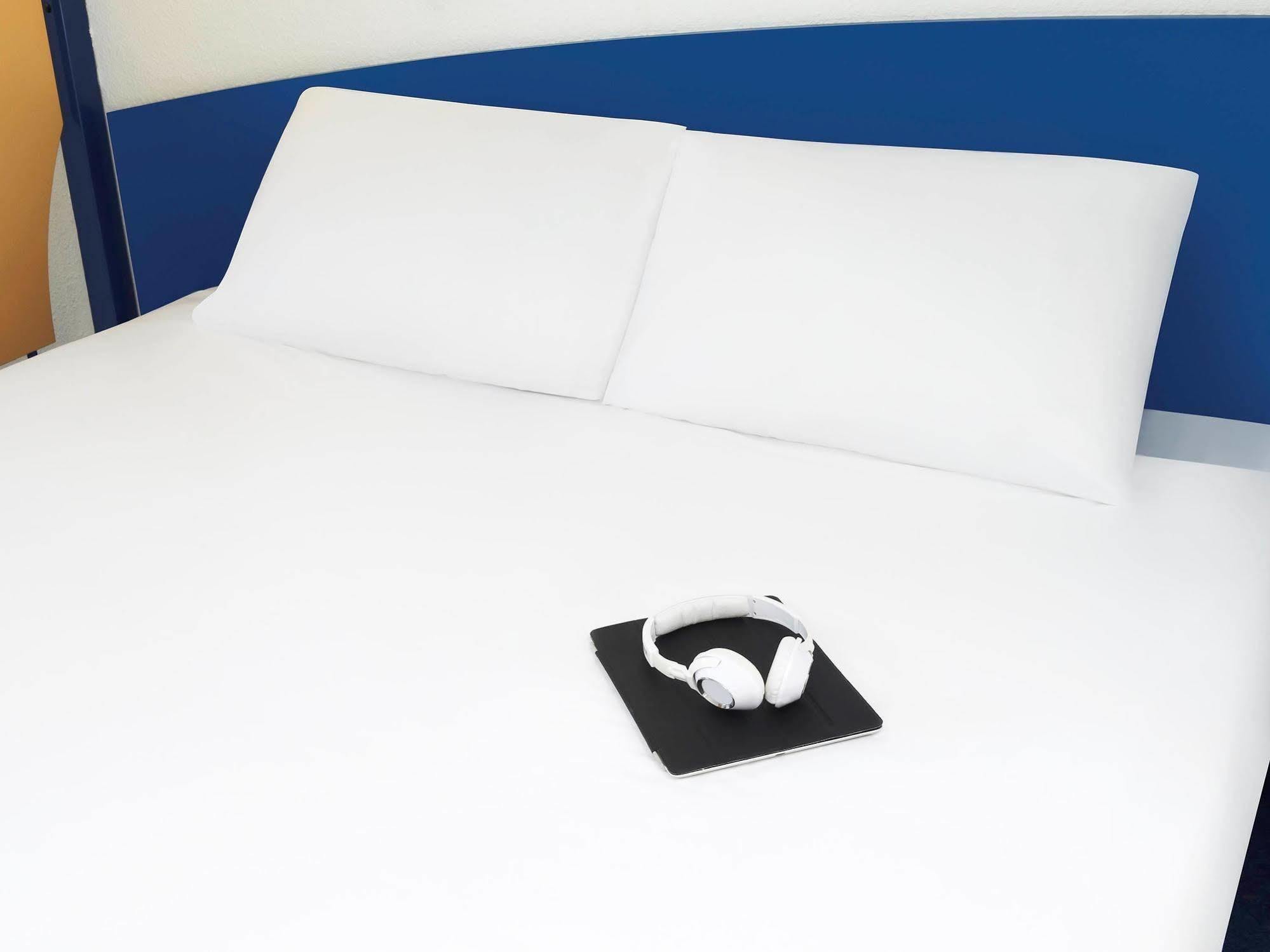 Ibis Budget Newport Esterno foto