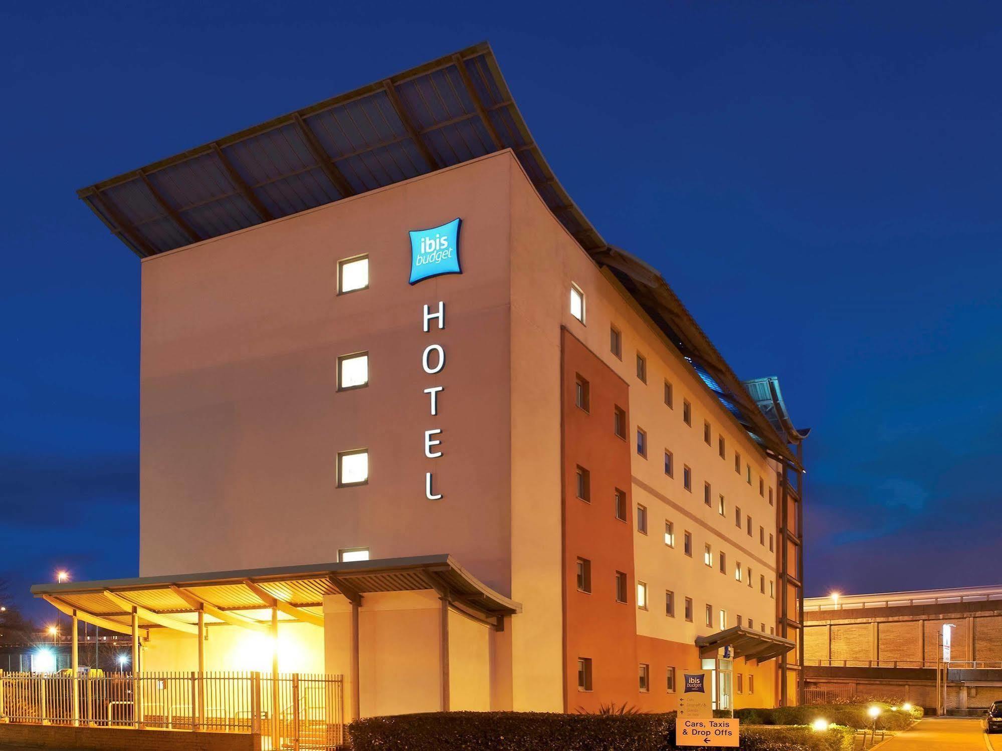Ibis Budget Newport Esterno foto